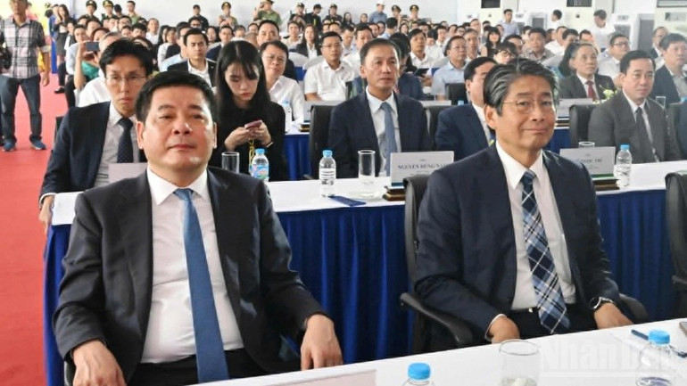 Các đại biểu dự lễ khởi công. ndo_br_5-127.jpg