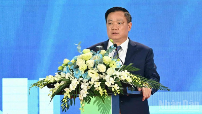 Chủ tịch Ủy ban nhân dân tỉnh Hưng Yên Nguyễn Khắc Thận phát biểu chỉ đạo. ndo_br_3-9636.jpg
