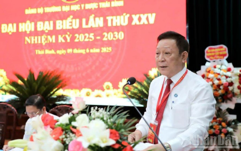 Nhà giáo nhân dân, Phó Giáo sư, Tiến sĩ Nguyễn Quốc Tiến được bầu làm Bí thư Đảng ủy trường Đại học Y Dược Thái Bình nhiệm kỳ 2025-2030. ndo_br_3.jpg