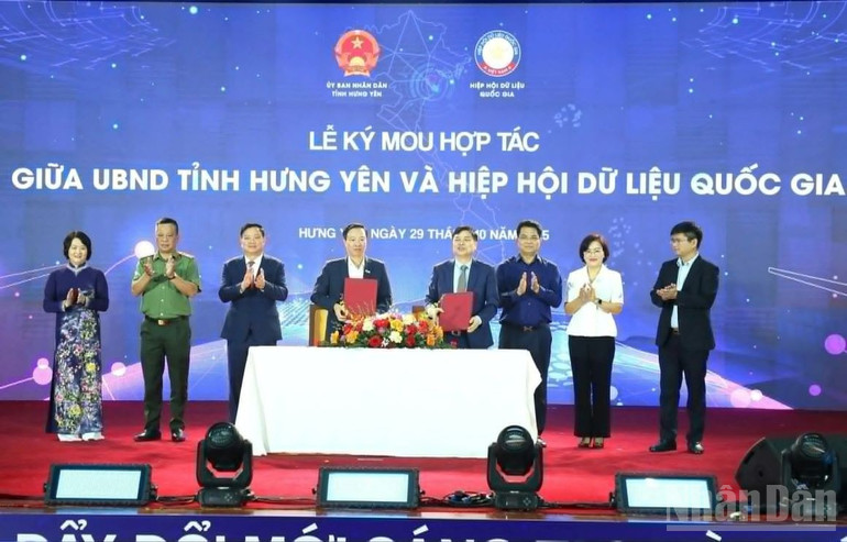 থাই বিন প্রদেশ এবং জাতীয় ডেটা অ্যাসোসিয়েশনের মধ্যে সহযোগিতা চুক্তি স্বাক্ষর। ndo_br_2.jpg