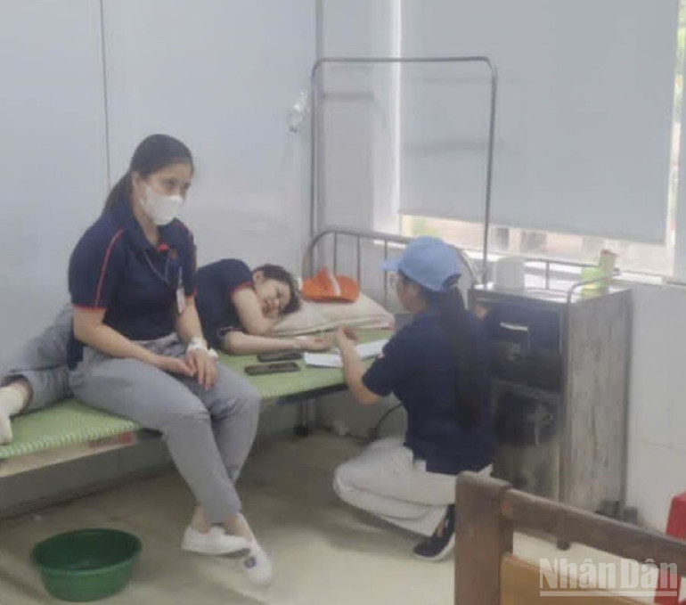 Hầu hết số công nhân nhập viện đều có biểu hiện đau bụng, nôn và đi ngoài. ndo_br_2.jpg