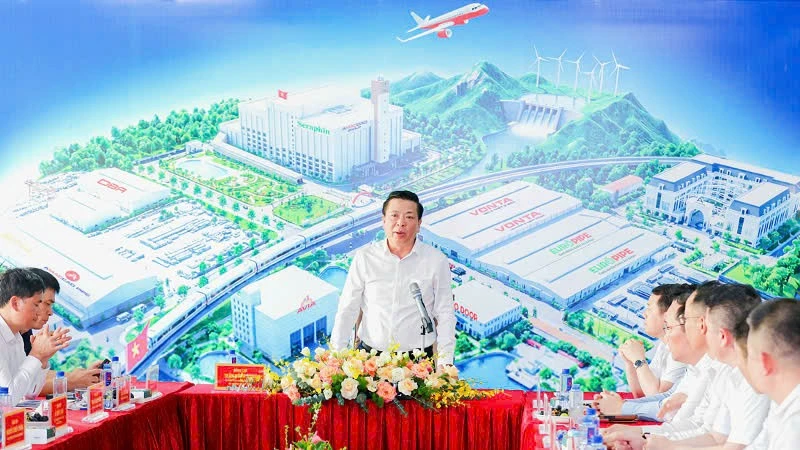 Bộ trưởng Xây dựng thăm nhà máy AMACCAO, đánh giá cao năng lực nội địa hóa cấu kiện bê tông