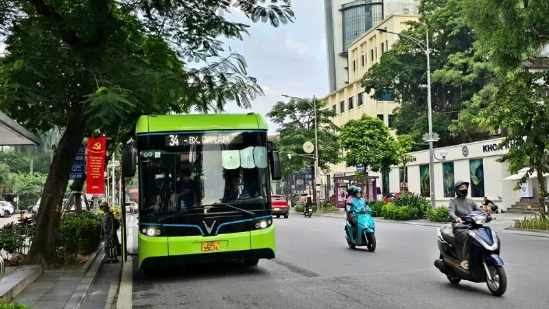 Hà Nội đẩy mạnh chuyển đổi xe buýt điện, vượt chỉ tiêu phát triển giao thông xanh