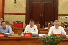 Đồng chí Lê Minh Hưng, Ủy viên Bộ Chính trị, Bí thư Trung ương Đảng, Trưởng Ban Tổ chức Trung ương, Trưởng Tiểu ban Điều lệ Đảng chủ trì phiên họp.