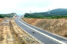 Một đoạn cao tốc bắc-nam phía đông qua tỉnh Quảng Bình đã cơ bản hoàn thành.