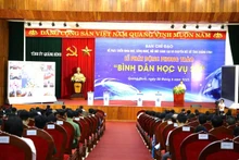 Quang cảnh lễ phát động phong trào “Bình dân học vụ số” của tỉnh Quảng Bình.