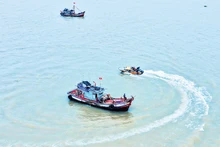 Lực lượng Bộ đội Biên phòng tỉnh Trà Vinh tuần tra, kiểm soát trên biển.