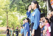 Tình nguyện viên Thủ đô xếp hàng dài tạo hành lang tiễn đưa Tổng Bí thư Nguyễn Phú Trọng.