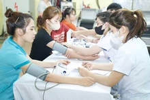 Công ty cổ phần dệt may Tiên Hưng (Hưng Yên) phối hợp Bệnh viện Dệt may Việt Nam tổ chức khám sức khỏe định kỳ cho cán bộ công nhân viên nhân Tháng Công nhân 2024. (Ảnh MAY TIÊN HƯNG)
