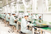 Sản xuất thiết bị điện tử tại Tổng công ty Sản xuất thiết bị Viettel (Tập đoàn Viettel). (Ảnh TUẤN ANH)
