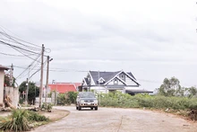 Nhờ giao thông thuận lợi, đời sống kinh tế của người dẫn xã Đèo Gia ngày càng phát triển.