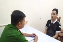 Vũ Thanh Tuyền tại cơ quan điều tra. (Ảnh Công an cung cấp)