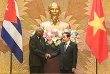 Chủ tịch Quốc hội Trần Thanh Mẫn và Chủ tịch Quốc hội Cuba Esteban Lazo Hernández.