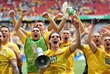 Niềm vui chiến thắng của Romania. (Ảnh: Getty)