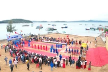 Quang cảnh Lễ hội mở cửa biển tại xã Thanh Lân, huyện Cô Tô, tỉnh Quảng Ninh.