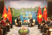 Đoàn đại biểu đại diện lãnh đạo Chính hiệp Toàn quốc Trung Quốc chào xã giao đồng chí Đỗ Văn Chiến, Bí thư Trung ương Đảng, Chủ tịch Ủy ban Trung ương Mặt trận Tổ quốc Việt Nam.
