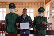 Đối tượng Điêu Chính Phượng bị bắt giữ tại Đồn Biên phòng Si Pa Phìn.