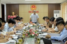 Đồng chí Lò Văn Tiến, Phó Chủ tịch Ủy ban nhân dân tỉnh Điện Biên, phát biểu chỉ đạo tại buổi làm việc.