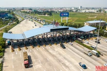 Trạm thu phí BOT Pháp Vân-Cầu Giẽ, số lượng xe tại trạm không đông, không xảy ra tình trạng ùn ứ trong ngày đầu thực hiện