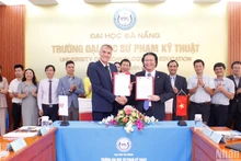 Trung tâm Hướng nghiệp Pháp ngữ (CEF) thuộc Tổ chức Đại học Pháp ngữ (AUF) được đặt tại Trường Đại học Sư phạm Kỹ thuật Đà Nẵng (Đại học Đà Nẵng).