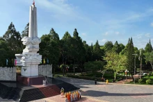 Tổ chức viếng Nghĩa trang các Anh hùng liệt sĩ là một hoạt động quan trọng nhân Ngày Giải phóng miền nam.