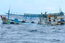 Hiện trường tàu cá BV 97879 TS bị nạn trên biển.
