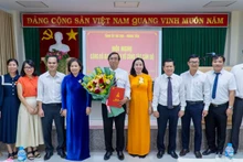 Thường trực Tỉnh ủy và tập thể lãnh đạo Báo Bà Rịa-Vũng Tàu chúc mừng đồng chí Trương Đức Nghĩa giữ chức Tổng Biên tập Báo Bà Rịa-Vũng Tàu.