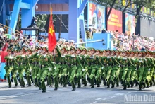 Khối nam sĩ quan Cảnh sát Nhân dân tại Tổng duyệt lễ diễu binh, diễu hành Lễ kỷ niệm 50 năm Ngày Giải phóng miền nam, thống nhất đất nước đã diễn ra tại trục đường Lê Duẩn, quận 1, Thành phố Hồ Chí Minh. Ảnh: THÀNH ĐẠT