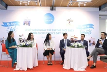 Các đại biểu tham gia tọa đàm tại Lễ kỷ niệm Ngày trẻ em thế giới.
