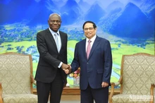 Thủ tướng Phạm Minh Chính và Tổng Giám đốc Tổ chức Lao động Quốc tế (ILO) Gilbert F. Houngbo. 