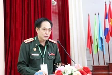 Giám đốc Bệnh viện 103 Lào Savangxay Dalasath thông tin về kết quả thành công của 2 ca ghép thận từ người hiến sống đầu tiên tại Lào. (Ảnh: Trịnh Dũng)