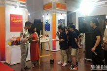 Các em học sinh tham gia trò chơi trong khuôn khổ Ngày Sách và Văn hóa đọc tại Thư viện Quốc gia.
