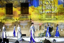 "Bước chân di sản 2" hướng đến tôn vinh vẻ đẹp di sản văn hóa Việt Nam qua thời trang. (Ảnh: Thiên Hùng)