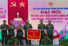 Hội Cựu chiến binh Đà Nẵng đón nhận cờ thi đua xuất sắc phong trào "Cựu chiến binh gương mẫu" giai đoạn 2019-2024.