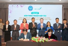Lễ ký kết thỏa thuận hợp tác giữa Liên hiệp Các tổ chức hữu nghị thành phố Đà Nẵng và Hệ thống Giáo dục Sky-Line.
