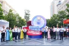 Khai mạc triển lãm ảnh "Ngành ngân hàng đối với sự phát triển của Thành phố Hồ Chí Minh" và chương trình “Tôi yêu thành phố tôi”.