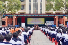 Phiên tòa giả định với chủ đề “Phòng chống bạo lực học đường và Luật Trật tự an toàn giao thông đường bộ” tổ chức tại Trường THPT Hàm Long (thành phố Bắc Ninh). Ảnh: THU HẰNG