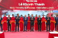 Lễ cắt băng khánh thành. 