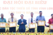 Bộ trưởng, Chủ nhiệm Ủy ban Dân tộc Hầu A Lềnh tặng Bằng khen cho tập thể và cá nhân có thành tích tiêu biểu, xuất sắc trong phong trào thi đua yêu nước giai đoạn 2019-2024.
