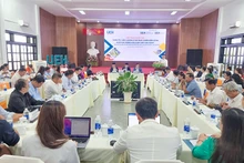Các đại biểu tham gia phiên tổng thể của hội thảo.