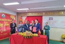 Lãnh đạo 2 tỉnh Vĩnh Long và Banteay Meanchey ký kết Bản ghi nhớ hợp tác trên nhiều lĩnh vực. 