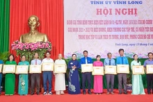 Những cá nhân học theo Bác được tuyên dương.