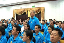 Chủ tịch Công ty TNHH Pouyuen Việt Nam phát biểu ý kiến về nhà ở cho công nhân tại buổi gặp gỡ. (Ảnh: QUÝ HIỀN)