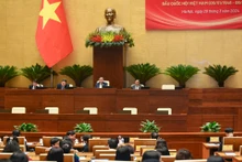 Chủ tịch Quốc hội Vương Đình Huệ cùng các Phó Chủ tịch Quốc hội dự hội nghị.