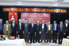 Chủ tịch nước Nguyễn Xuân Phúc và các đại biểu. (Ảnh: TTXVN)