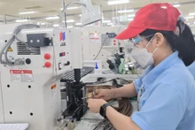 Với quy mô dân số hơn 90 triệu dân, thu nhập đầu người không ngừng được cải thiện tạo ra một thị trường nội địa có quy mô đủ lớn và hấp dẫn để Việt Nam có thể linh hoạt lựa chọn chiến lược phát triển công nghiệp phù hợp. (Ảnh minh họa: Hoàng Mẫn/dangconsan.vn)