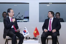 Thủ tướng Phạm Minh Chính gặp Thủ tướng Hàn Quốc Han Duck Soo nhân chuyến tham dự Hội nghị thường niên lần thứ 54 của Diễn đàn Kinh tế Thế giới (WEF) tại Davos, Thụy Sĩ, chiều 16/1/2024.