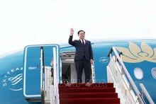Chủ tịch Quốc hội Vương Đình Huệ đến Sân bay quốc tế Trường Thủy Côn Minh. (Ảnh: TTXVN)