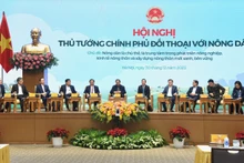Thủ tướng Phạm Minh Chính và lãnh đạo các bộ, ban ngành đối thoại với nông dân.