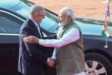 Thủ tướng Ấn Độ Narendra Modi (phải) và người đồng cấp Australia Anthony Albanese. (Ảnh: Reuters)
